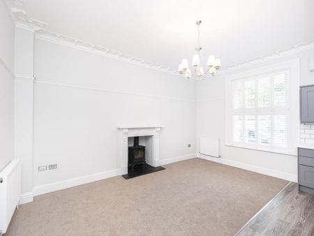 2 bed flat to rent in St Peters Road, Parkstone, BH14 - Photo 5