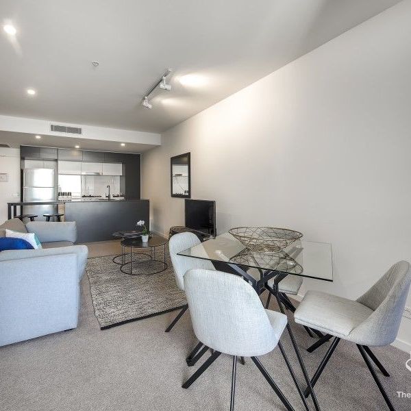 Fully Furnished 1 Bedroom 1 Bathroom / 1 Car Apt - Photo 1