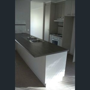 Central Position Unit Close to Shops - Photo 2