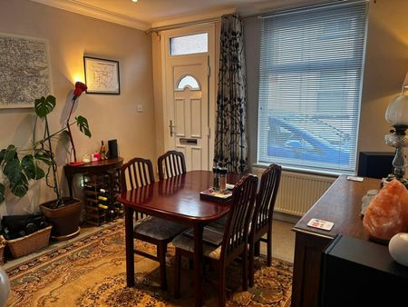 Terraced House to rent on - Photo 4