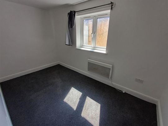 Broadway, Cardiff - Photo 1