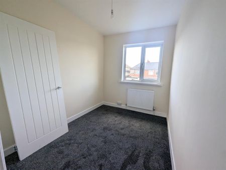 3 Beds - Terraced House - - Photo 3