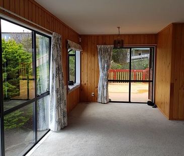 Large family home in a quiet suburb - Photo 4