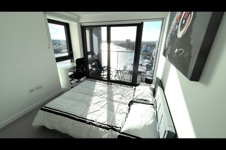 1 Bed Flat, Horizons Tower, E14 - Photo 3