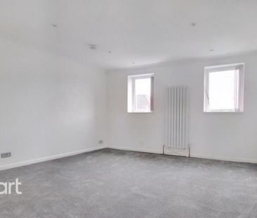 4 bedroom flat to rent - Photo 3
