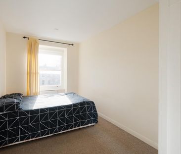 2 Bed Flat - Photo 5