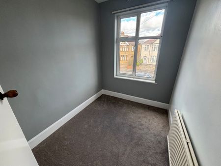Burnway, Hornchurch, RM11 - Photo 5