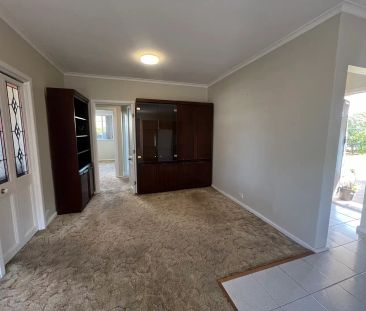 “Charming 3-Bedroom Home In Reservoir” - Photo 5