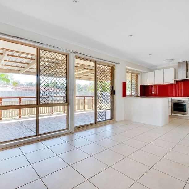 28 Bottlebrush Drive, Regents Park, QLD 4118 - Photo 1