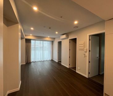 New modern & sunny 2brm apartment in One Enfield - Photo 2