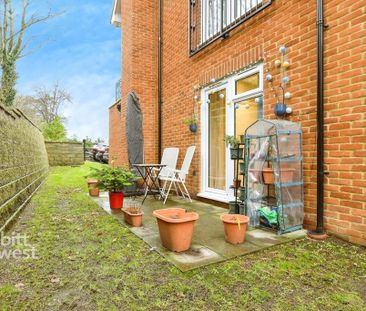 2 bedroom apartment to rent - Photo 4