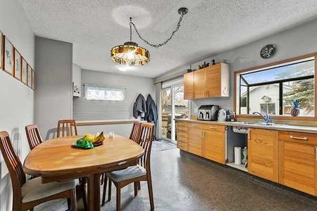 8020 34 Avenue Northwest, Calgary - Photo 5