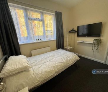 1 bedroom in a house share to rent - Photo 3