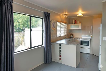 Charming 3-Bedroom Home in Brookfield - Photo 3