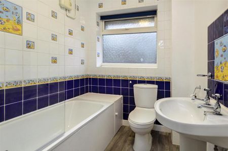 4 bedroom terraced house to rent - Photo 4