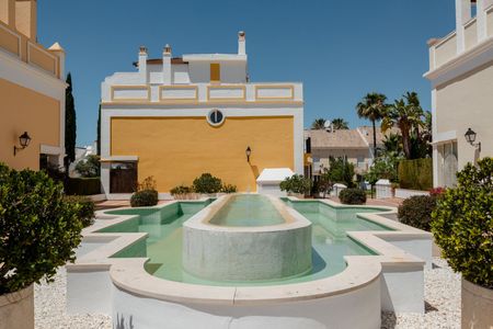Semi-Detached House in Bahía de Marbella - Photo 2