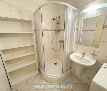 Pronájem světlého bytu 2+1 s krásným výhledem pár kroků od centra Z... - Fotografie 3