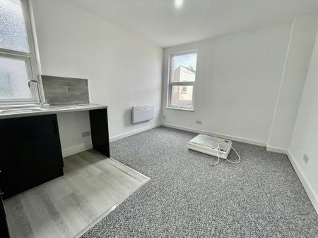 1 bedroom flat to rent - Photo 2
