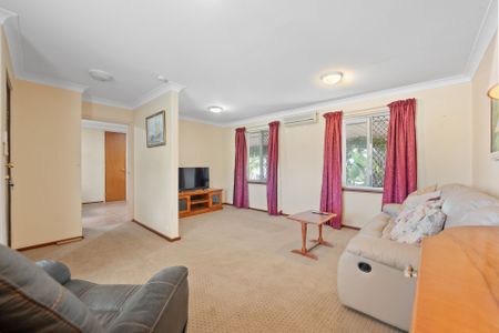 Three Bedroom Home in Cooloongup - Photo 2
