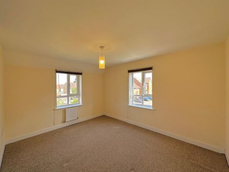 4 bedroom semi-detached house to rent - Photo 2