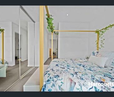 Modern 2-Bedroom, 2-Bathroom Apartment in the Heart of Southbank - Photo 3