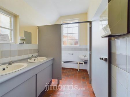 Property to rent - Photo 2