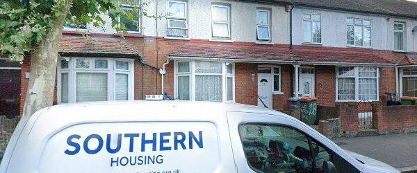 5 Bed Terraced House, Gardner Road, E13 - Photo 1