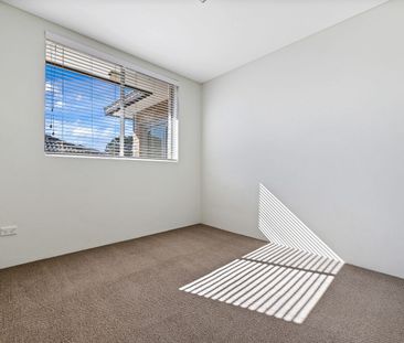 Impeccably Presented Three Bedroom Security Apartment - Photo 2