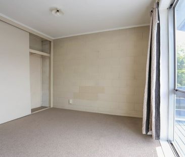 Central City – 2 Bedroom unit, Suit Couple, Single carport - Photo 5