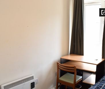 Sunny room in 4-bedroom flatshare in Stoneybatter, Dublin - Photo 6