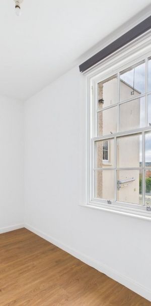 1 bedroom Flat To Let - Photo 1