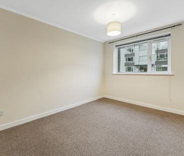 2 bedroom ground floor flat to rent - Photo 4