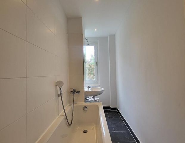 300 € Umzugsbonus + 559 € warm + 3 Zimmer + frisch saniert + Badewanne - Photo 1