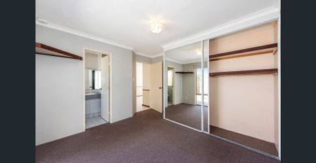 Large Beautiful Family Home! - Photo 2