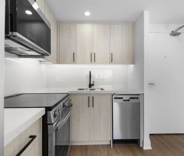 Charles West — Studio Suite - Photo 2