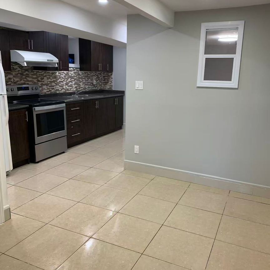 For Lease - 353 Lansdowne Avenue Unit# Bsmt, Toronto, Ontario - Photo 1