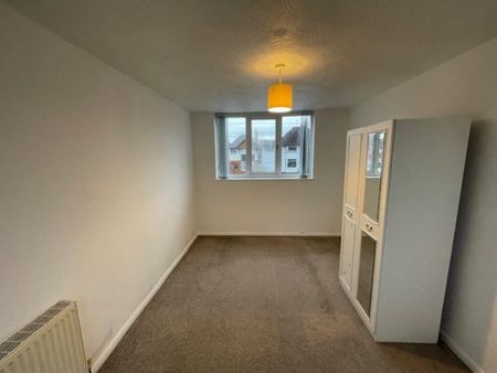 3 bedroom end of terrace house to rent - Photo 3