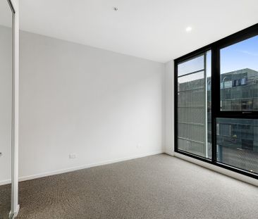 Charming 2 Bedroom Apartment in Great Location! - Photo 1