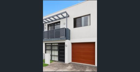 3 bedroom spacious townhouse - Photo 3