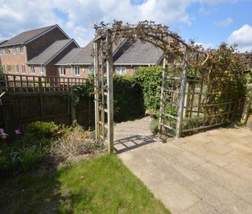 3 bedroom semi-detached house to rent - Photo 6