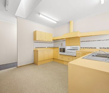 FIVE BEDROOM HOUSE IN GREAT CENTRAL LOCATION - Photo 6