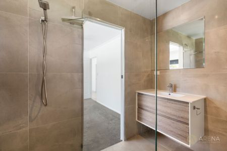 1 Calder Cres, Helensvale QLD 4212 - House For Rent | Domain - Photo 4