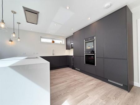 6 bedroom detached house to rent - Photo 2