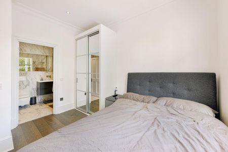 2 bedroom flat in South Kensington - Photo 4