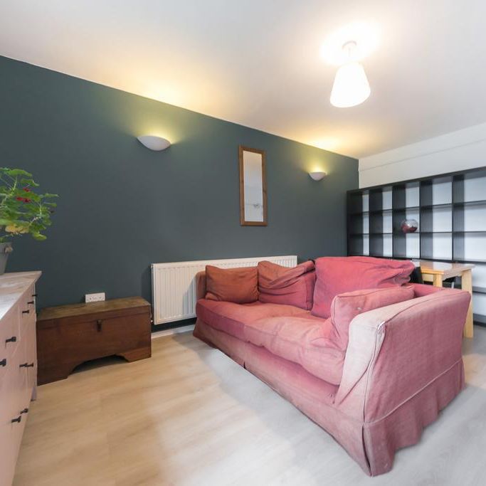 3 bedroom flat to rent - Photo 1
