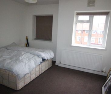 Burnham Court, NW4 2RE - Photo 2