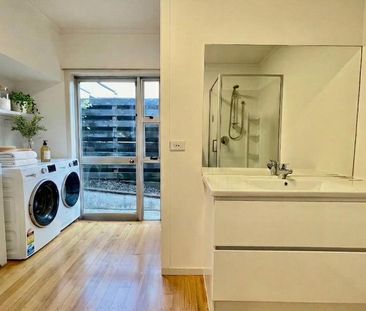 Immaculate and sunny - Photo 3