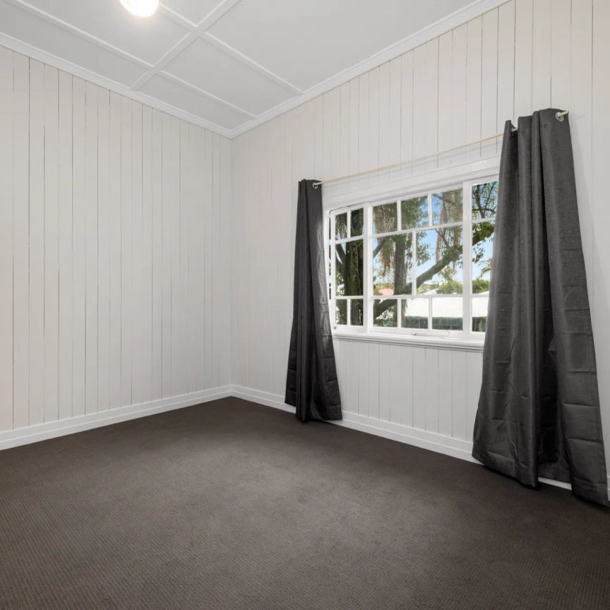 Spacious Character-Filled Apartment in a Peaceful Greenslopes Setting - Photo 1
