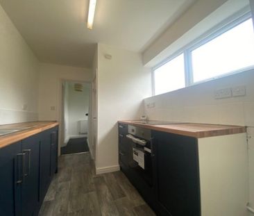 2 bedroom semi-detached house to rent - Photo 5