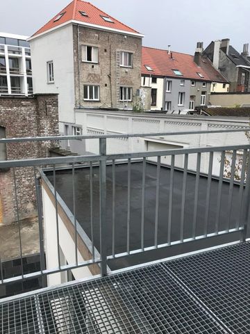 Gerenoveerd appartement op eerste verdieping met 2 slaapkamers en balkon - Foto 5